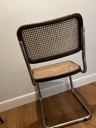 Silla de diseño con ratán y metal. replica Cesca