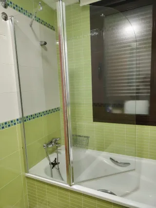 Mampara de bañera cristal y metal precio negociabl