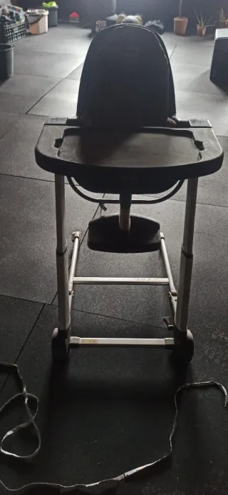 Trona para bebé con ruedas