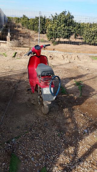 Moto Derbi Roja