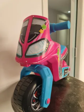 Moto correpasillos rosa y azul