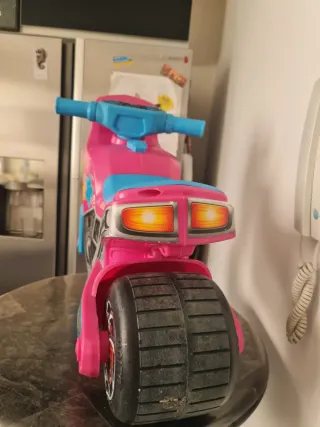 Moto correpasillos rosa y azul