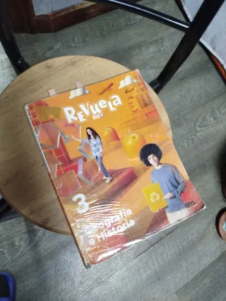Libro de Geografía e Historia Revuela
