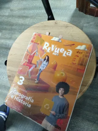 Libro de Geografía e Historia Revuela