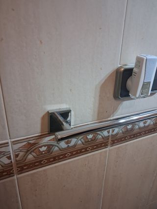 Portarrollos de papel higiénico plateado