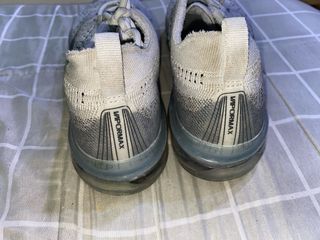 Nike Vapormax grises y blancas
