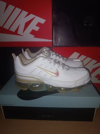 Nike Air Vapormax Blancos y Dorados
