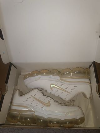 Nike Air Vapormax Blancos y Dorados