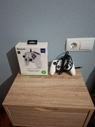 Mando Nacon Pro Compact Xbox Blanco