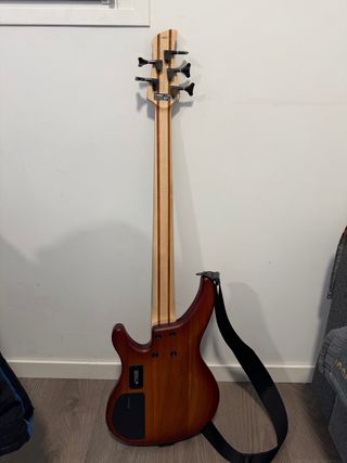 Bajo Yamaha TRBX 505