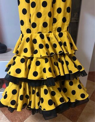 Traje de Flamenca Amarillo Lunares Negros