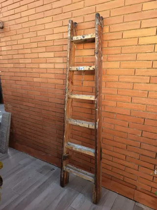 Escalera de madera