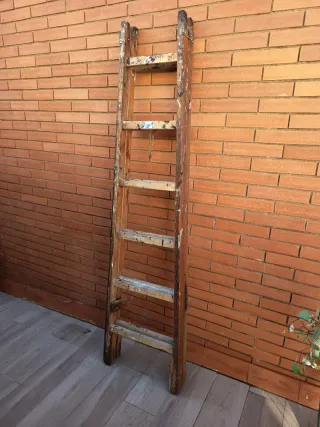 Escalera de madera