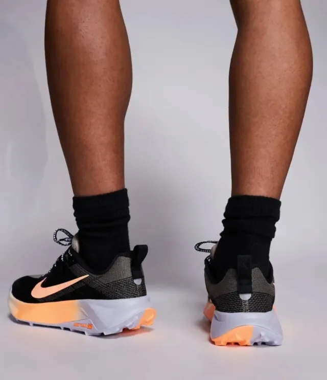 Zapatilla Nike React Wildhorse 10 Negra /Naranja.
