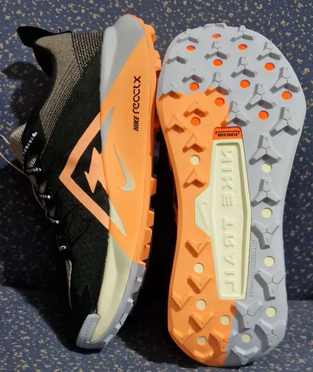 Zapatilla Nike React Wildhorse 10 Negra /Naranja.