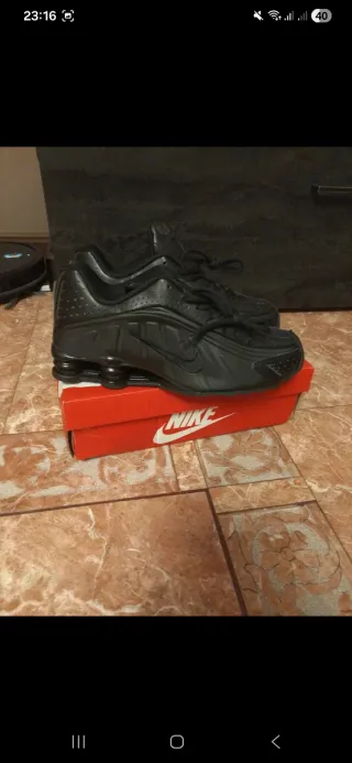 Nike Shox R4 Triple Black Talla 44 Nuevas Y2K