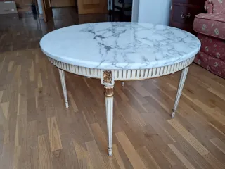 Tavolino rotondo con marmo e oro