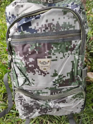Mochila camuflaje pixelado lona plastificada