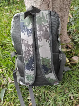Mochila camuflaje pixelado lona plastificada