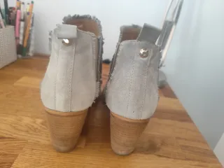 Botines grises de ante