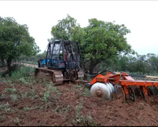Tractor New Holland y Grada Gibraleón