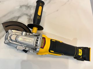 Radial DeWalt