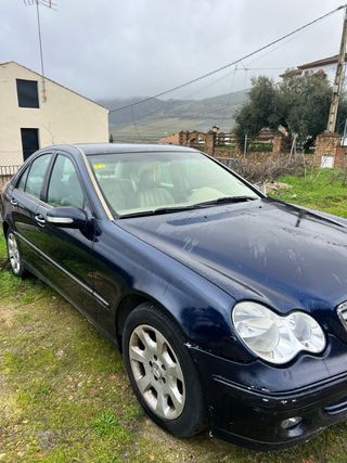 Mercedes-Benz C220 2004