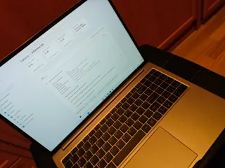 Portátil Ninkear de color gris