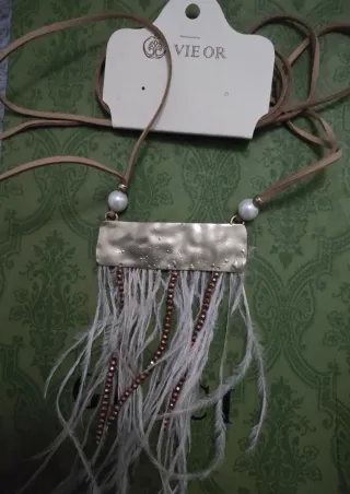 Collar plumas y perlas