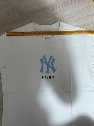 Camiseta Champion x New Era