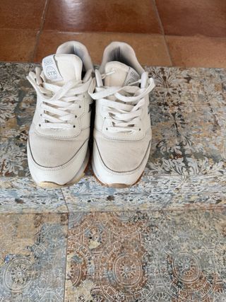 Zapatillas Munich Blancas y Plateadas