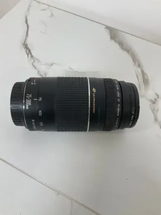 Canon EF 75-300mm III Negro