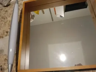 Espejo  con marco de madera y luz 60×60cm