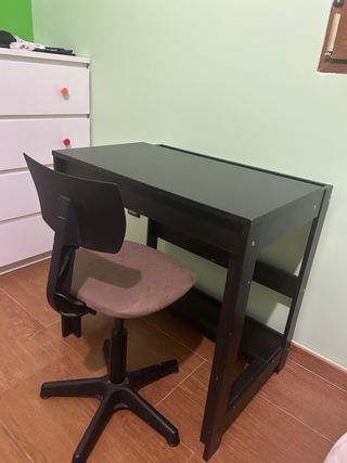 Escritorio y silla de estudio