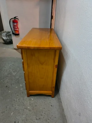 Cómoda recibidor de pino