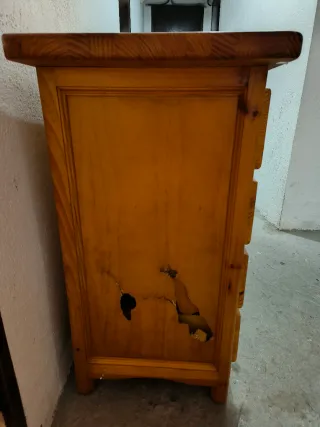 Cómoda recibidor de pino