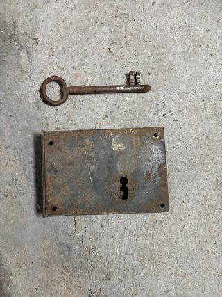 Cerradura antigua y llave