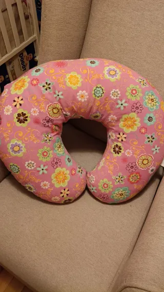 Cojín de lactancia con funda lavable