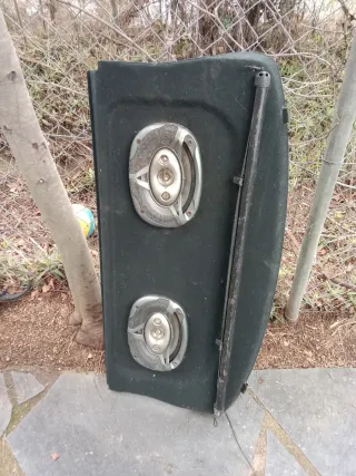 Bandeja Mazda 23 F con altavoces