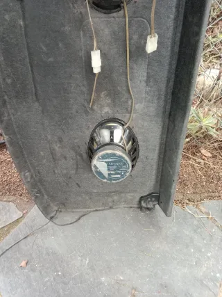 Bandeja Mazda 23 F con altavoces