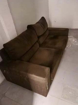 Sofá marrón de tela