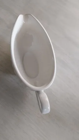 Salsera de loza blanca de La Pontesa