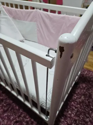 Cuna de bebé blanca