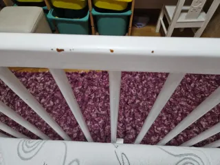 Cuna de bebé blanca