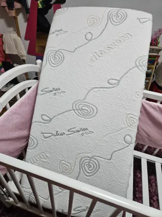 Cuna de bebé blanca