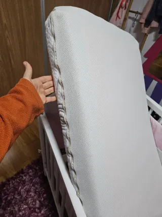 Cuna de bebé blanca