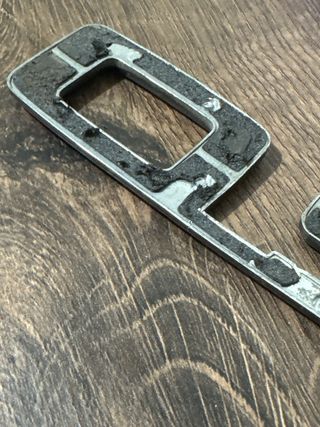 Emblema metálico BMW E28 520i