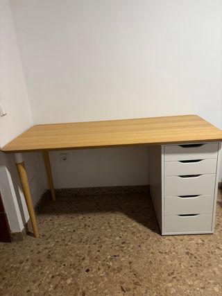 Escritorio madera con cajonera blanca