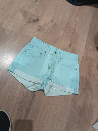 Pantalón corto estilo Levi's 501 azulado