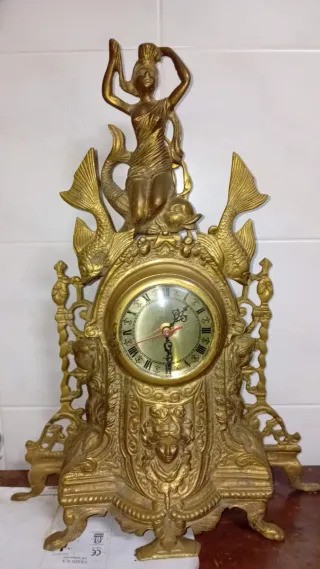Reloj de sobremesa antiguo dorado